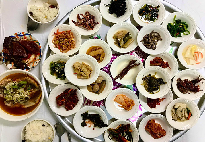 밑반찬이 푸짐해서 한 입씩 먹어도 배 터지는 맛집 5 | 식신