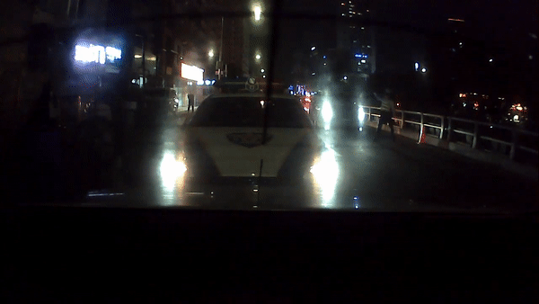중국인 A씨는 지난달 24일 오후 8시45분쯤 관악구 신림동의 한 도로에서 야간 음주운전 단속 중이던 경찰관을 오토바이로 들이받은 혐의를 받는다./영상=서울 관악경찰서 제공
