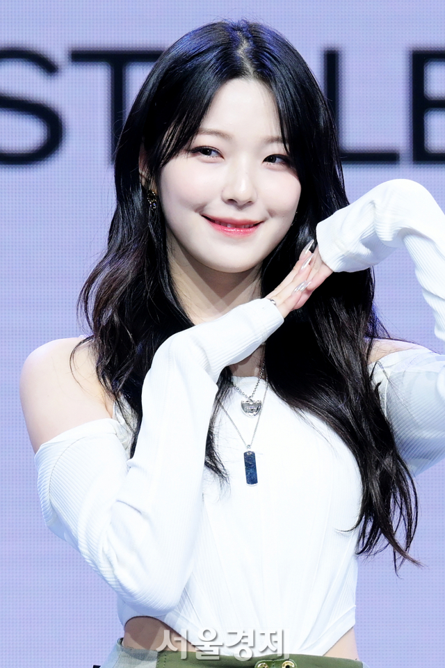 프로미스나인 백지헌, 막내의 도발 [SE★포토]