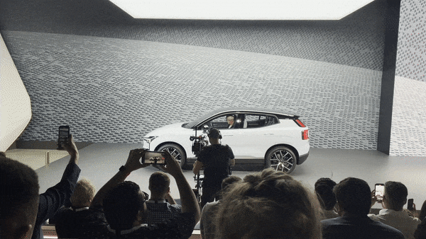 EX30에서 내리는 짐 로완 볼보자동차 최고경영자(CEO) (사진=김재성 기자)