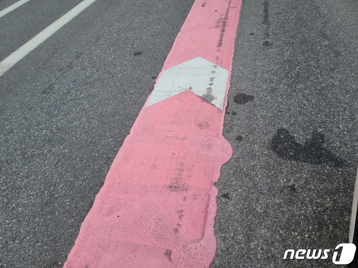제천지역 차선 도색 곳곳서 부실시공…시민들 '눈살'