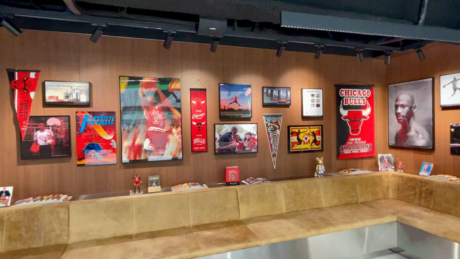 첫 번째 매장인 월드 오브 플라이트 밀라노는 363㎡, 두 번째 매장인 시부야는 854㎡와 비교해 서울 홍대 매장은 가장 넓은 면적을 자랑한다. 2층 라운지 앞으로 탁 트인 널찍한 공간은 향후 펼쳐질 커뮤니티 이벤트를 기대하게 한다. 김유진 기자/kacew@