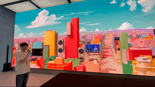 삼성 강남에 설치된 600인치 크기의 대형 디스플레이 '더 월(The Wall)' /영상=김민성 기자 mnsung@