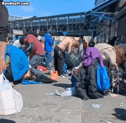 필라델피아 켄싱턴 거리에 즐비한 마약 중독자들. /트위터