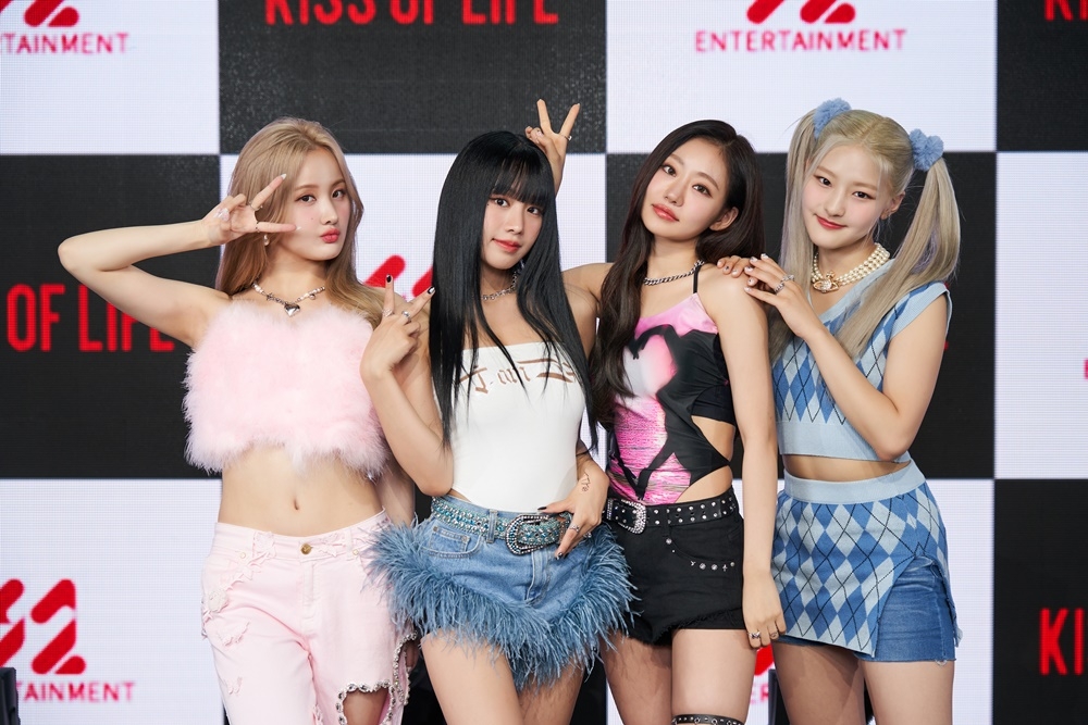 뉴트로엔터테이먼트 이미지
