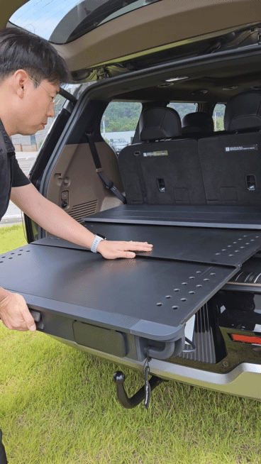 트렁크에 팝업 테이블을 설치해 활용할 수 있다. [김지윤 기자]