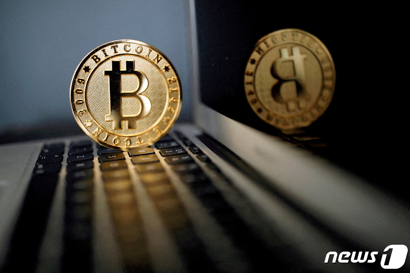 리플發 규제 가능성·中 GDP 하회…비트코인 3800만원대로 밀려[코인브리핑]