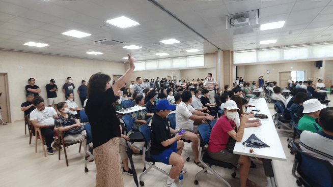 광주 북구 첨단2지구 ‘부영 사랑으로’ 공공임대아파트 분양전환을 놓고 진행된 감정평가 결과에 입주민들이 강력 반발하고 있다. 서인주 기자