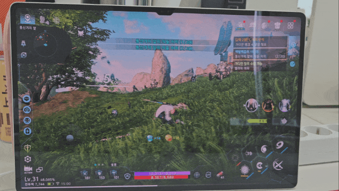 ‘갤럭시 탭S9 울트라’로 플레이한 고사양 게임 ‘아레스:라이즈 오브 가디언즈’(그래픽 품질 최상, 60프레임 기준) 영상. (촬영=김정유 기자)