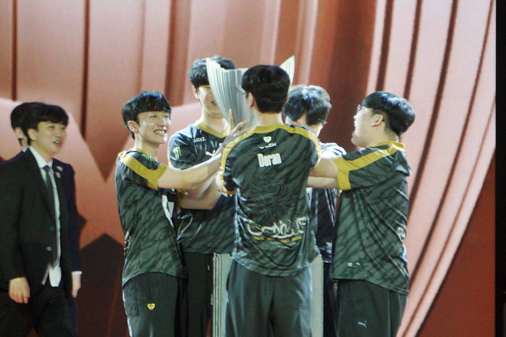 [LCK 파이널] “1황 젠지” LCK 3연패 위업 달성!