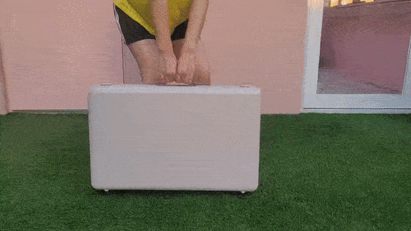 스탠바이미 고를 들고 이동하는 모습 (영상=지디넷코리아)