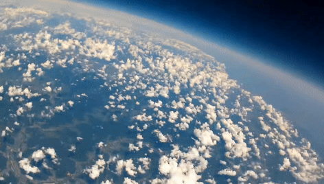 성층권에서 바라본 우주 모습. (유튜브 채널 ‘김해분성고 사이버 과학관’ 캡처)