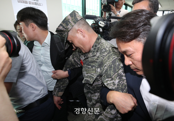 [사설]박정훈 대령 영장 기각, 그만 재갈 물리고 외압·진실 밝히라