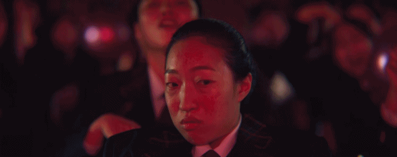 드라마 '마스크걸' 속 김모미의 모습. 김모미를 연기한 이한별은 "처음엔 '신인을 왜 써?'라는 말이 있었다고 들었다"며 "캐스팅되고 촬영장을 가니 '아...' 하더라"고 말했다. 그는 원작 웹툰 속 캐릭터와 닮은꼴로 주목받았다. 넷플릭스 제공