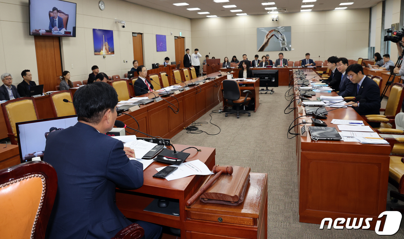 우주정보통신 이미지