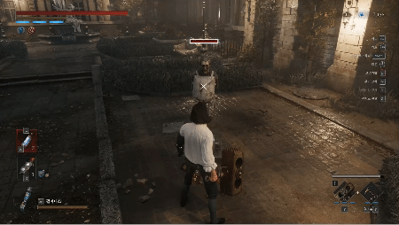 대형 둔기 망치와 단도 자루의 공격 장면. 망치임에도 찌르기 공격이 나간다.