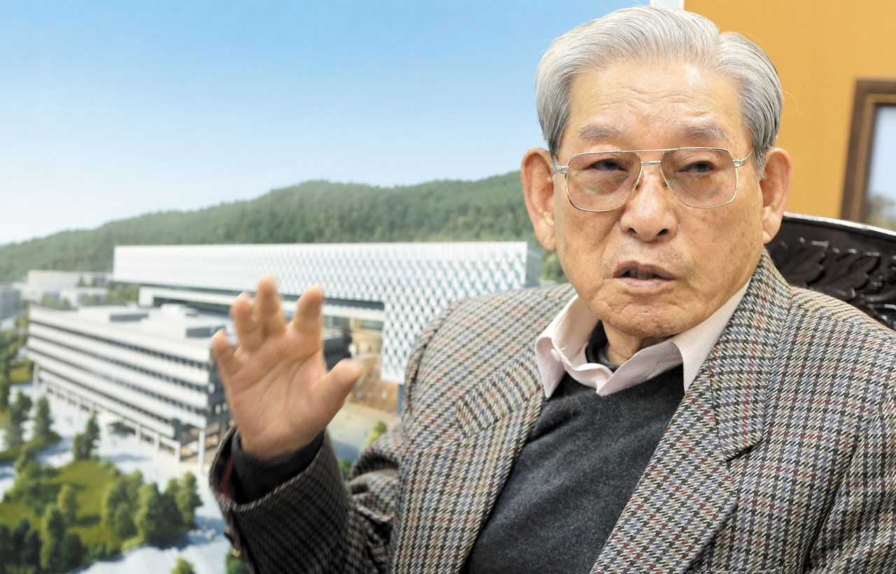 1조7000억 기부왕… 空手來, 滿手有, 空手去하다