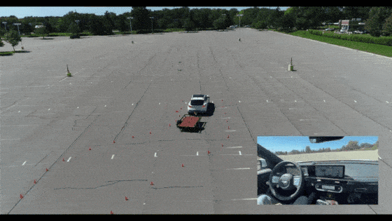 현대모비스가 북미 특화 기술로 개발한 트레일러 후방주행 보조시스템(TRA, Trailer Reverse Assistance) 시연 장면. 현대모비스 제공.