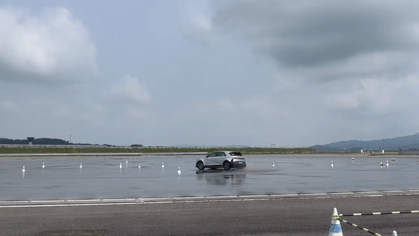 아이오닉5N으로 드리프트를 시도 중이다./영상=정민주기자