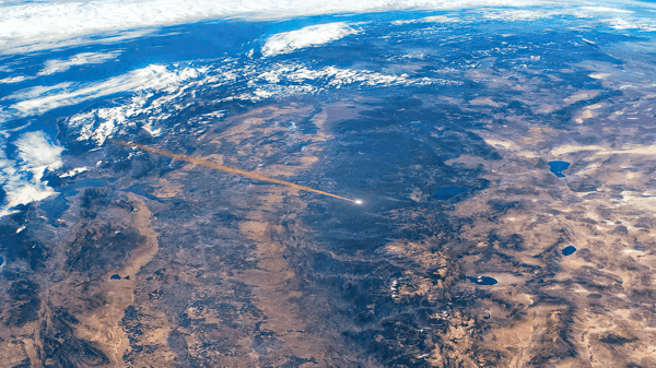 ‘베누’ 샘플을 가지고 지구 대기로 하강하는 오시리스-렉스의 모습 (출처=NASA)