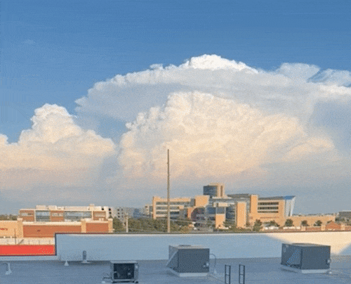 23일(현지시간) 미국 오클라호마주 중부에 나타난 거대 적란운. 사진=뉴스위크/웨더네이션 캡처