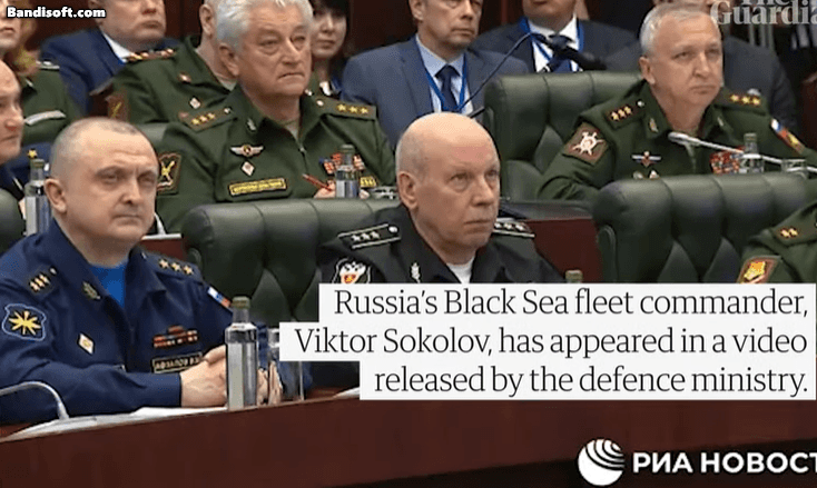 하단 흰색 원안에 있는 인물이 우크라이나가 폭사했다고 주장한 빅토르 소콜로프 러시아 흑해 함대 사령관이다.[가디언 유튜브 캡쳐]