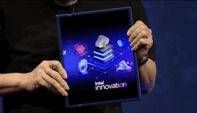 지난해 9월 미국 캘리포니아 산호세에서 열린 ‘인텔 이노베이션 2022’행사에서 삼성디스플레이가 화면이 늘어나는 슬라이더블플렉스 디스플레이를 선보이고 있다. [출처 = 인텔]