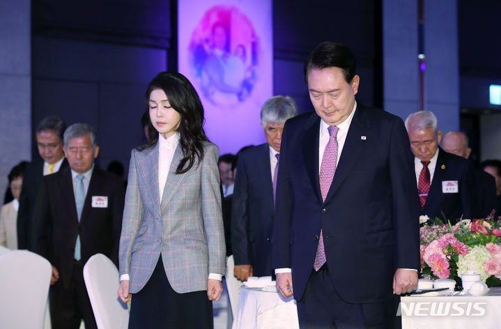 윤 이미지