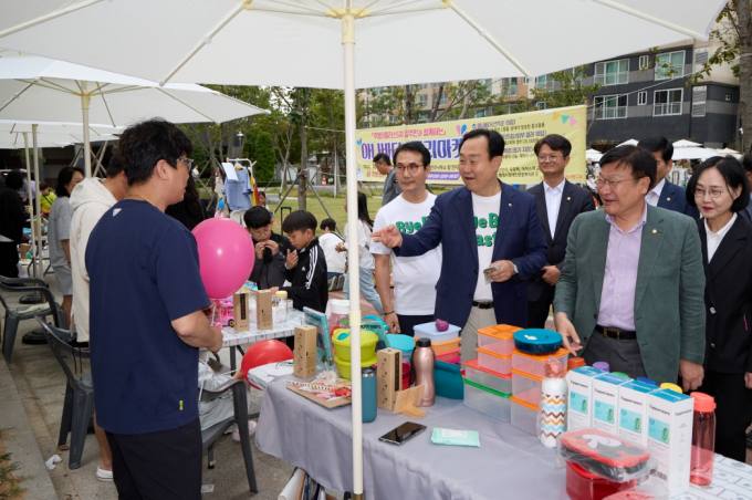 시장속의작은카페 이미지