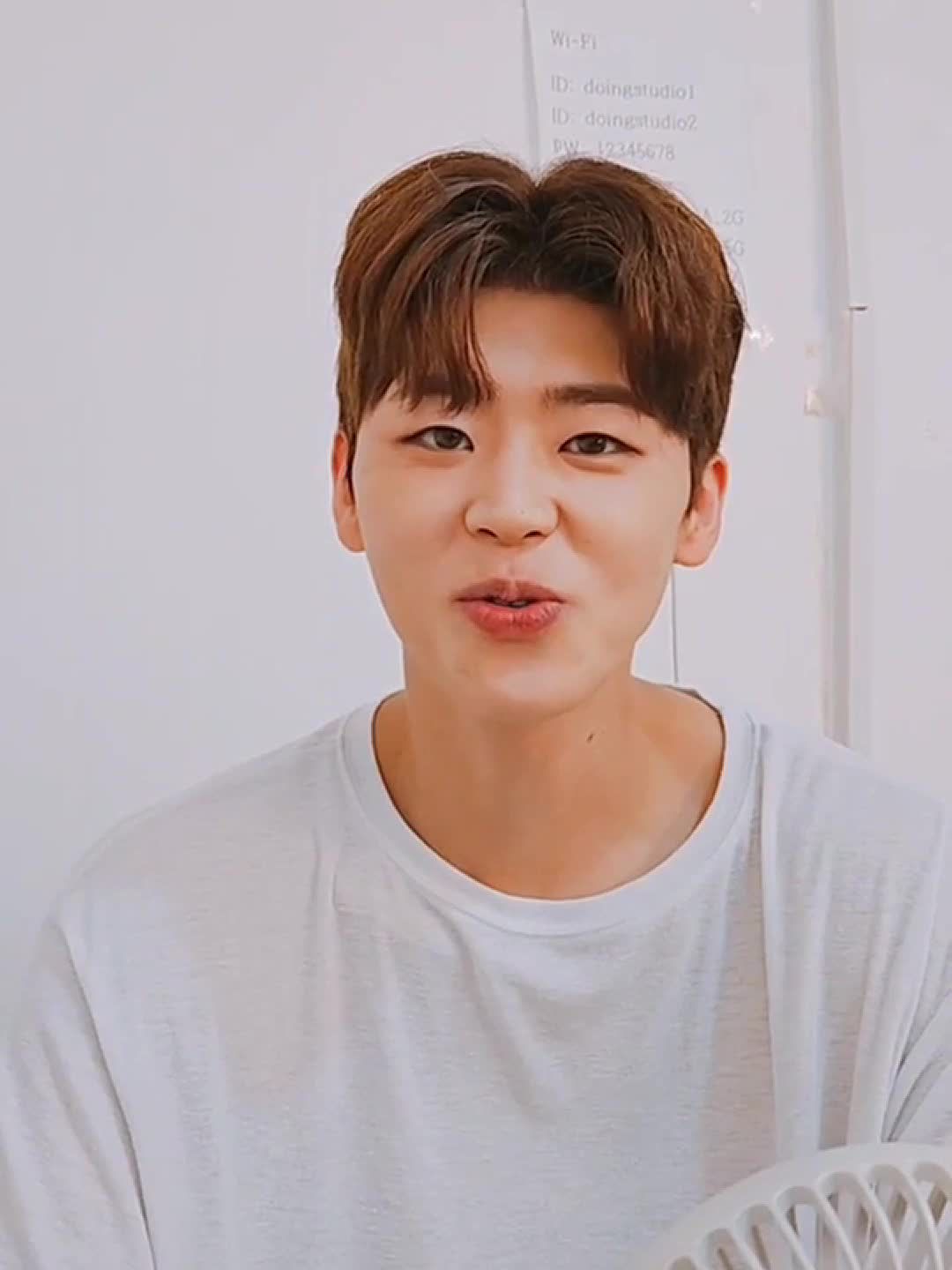 ‘축제 황태자’ 가수 박지현, 축제의 바다에서도 펄떡 펄떡 “하나~도 안 힘들어요.” - kakaoTV ‘축제 황태자’ 가수 박지현,  축제의... 