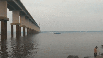 가뭄으로 낮아진 아마존강의 수위. /엑스(트위터)