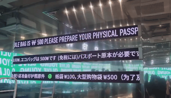 CJ올리브영 명동타운 매장 3개 국어 안내