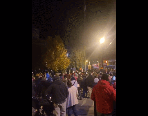 17일(현지시간) 캐나다 온타리오주 오릴리아에서 열린 크리스마트 트리 점등식 영상. 온라인 커뮤니티 캡처