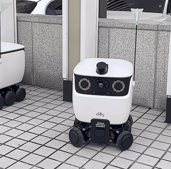 우아한형제들 자율주행 로봇 '딜리'는 4개 바퀴가 개별 조향 가능하도록 설계돼 제자리 360도 회전이 자유롭다. (사진=신영빈 기자)