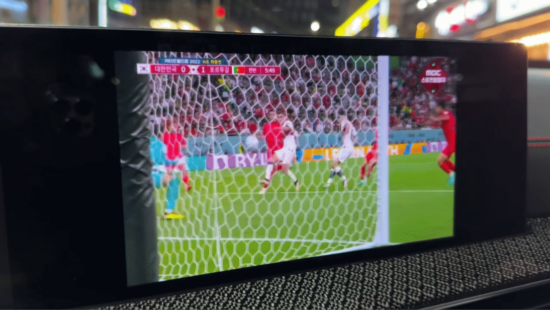 제네시스 GV80 쿠페에서 재생한 유튜브 화면 ⓒ데일리안 편은지 기자