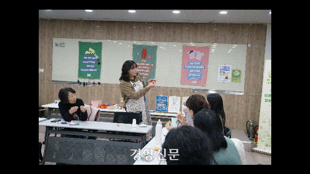 지난 11월17일 다시입다연구소와 아름다운가게가 ‘기초 손바느질 워크숍’을 열었다.