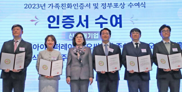 청년들 이미지
