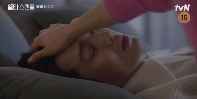 tvN 토일드라마 '일타스캔들' 10회에는 최치열(정경호 분)이 꿈인줄 알고 남행선(전도연 분)에게 키스를 하는 모습이 전파를 탔다. 이 장면은 최고 시청률 18.1%를 기록했다. /tvN 방송화면 캡처