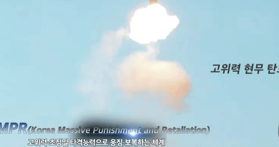 군이 2022년 10월 1일 국군의날 기념식에서 공개한 ‘현무-5(Ⅴ)’의 모습. 실물은 공개된 적이 없다. /국방부