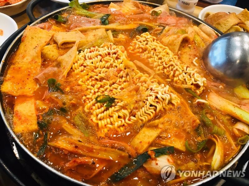 돌부대찌개 이미지
