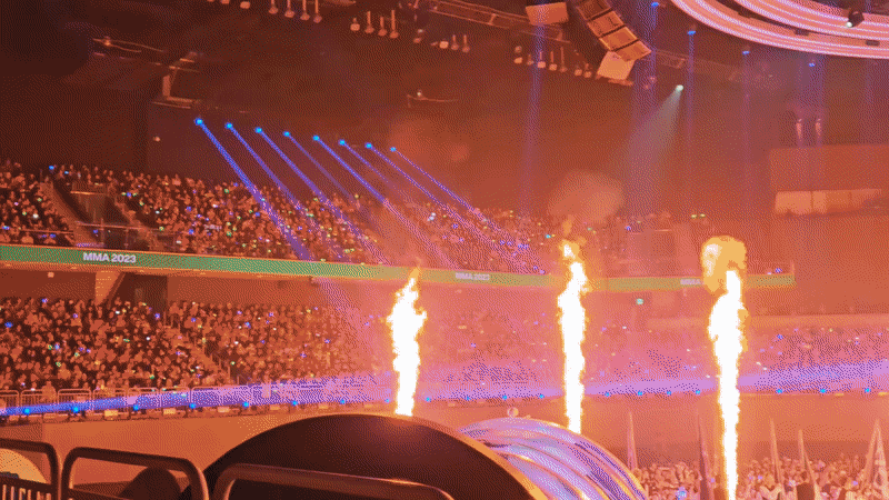 지난달 2일 인천 영종도 인스파이어 아레나에서 열린 '2023 멜론뮤직어워드(MMA)'에서 보이그룹 제로베이스원이 공연을 펼치고 있다. 3층에서도 무대가 가까이 보였다./영종도=이은영 기자