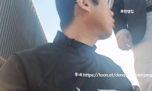 검찰이 조직 폭력배들을 저격하겠다는 방송을 만들며 마찰을 빚어온 유튜버가 조직폭력배 3명으로부터 보복 폭행을 당한 사건을 수사하면서 이를 사주한 '윗선'을 붙잡았다. 신당장TV 갈무리