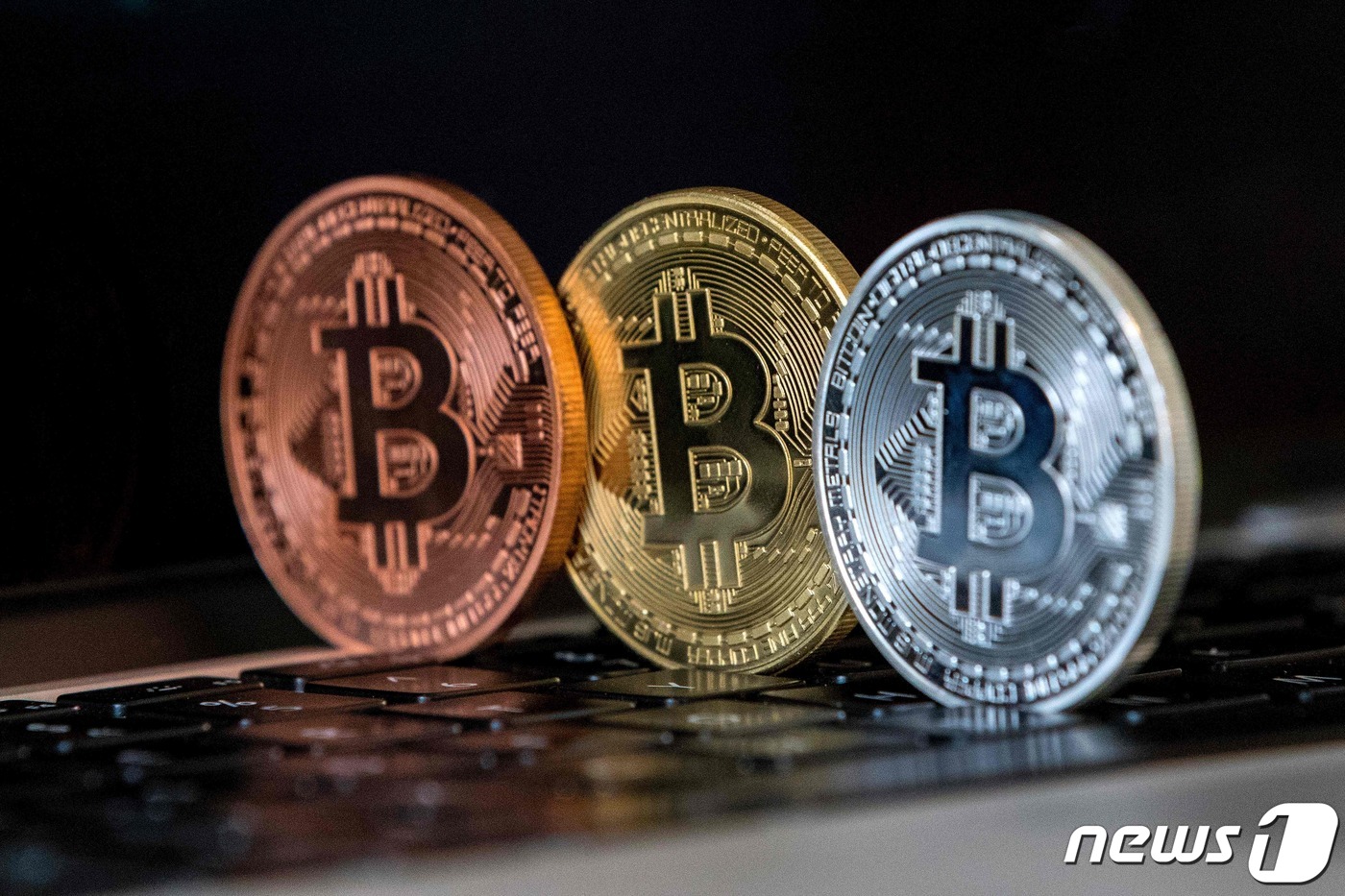 9000개 거래소 이동 소식에 간밤에 롤러코스터 탄 비트코인[코인브리핑]