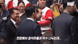 경호원들에 의해 끌려나가는 진보당 강성희 의원. 바바비디오 유튜브 캡처