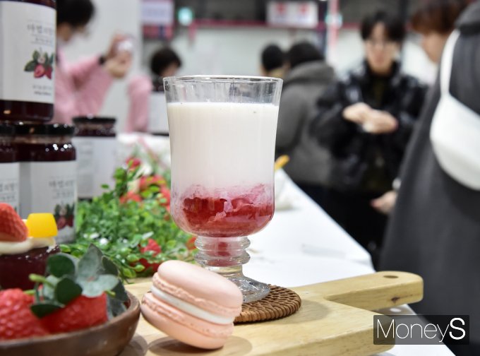 딸기 스토리 이미지