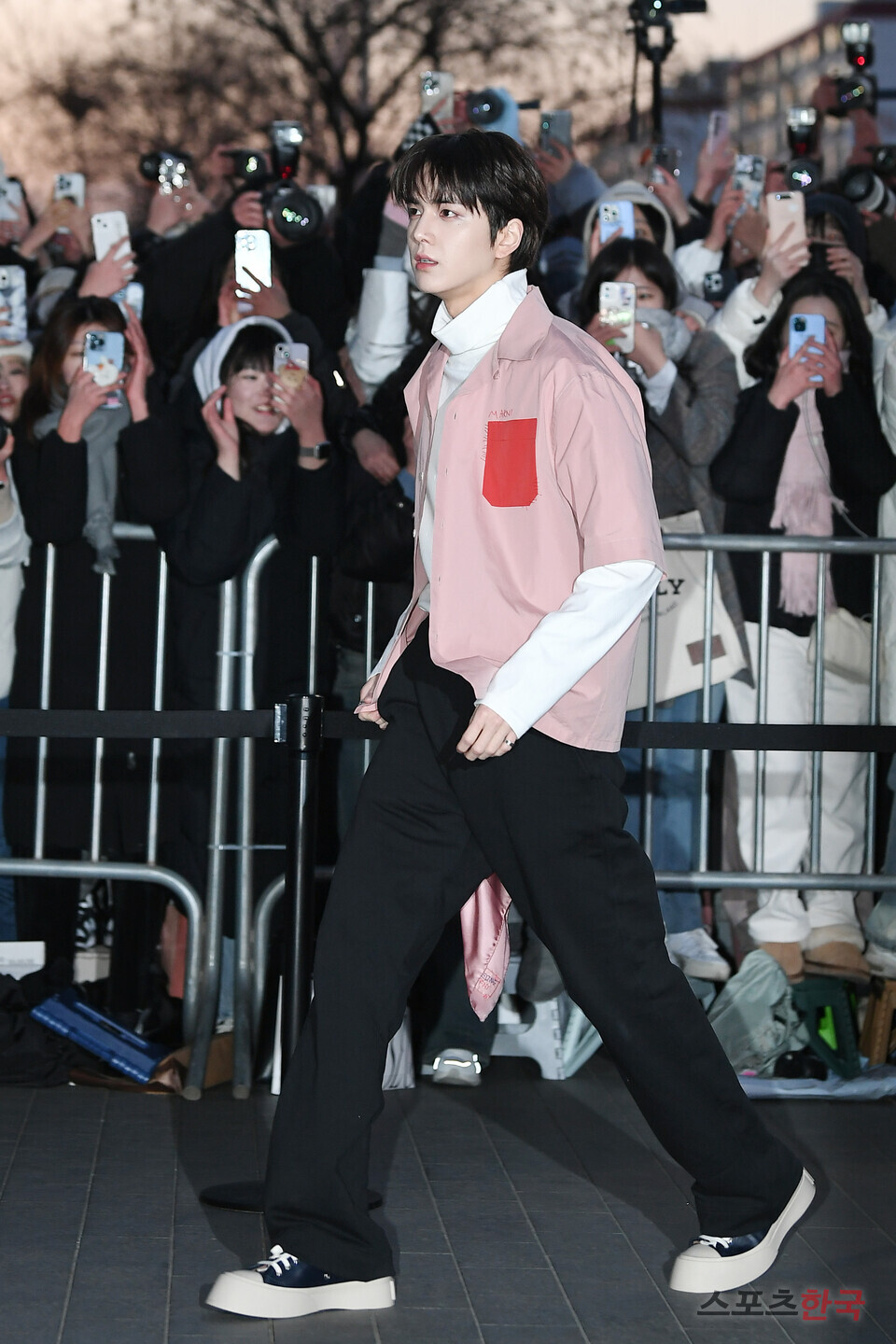 더보이즈 영훈, 그냥 걸으면 화보