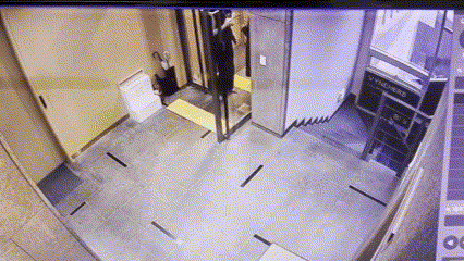배현진 국민의힘 의원이 25일 오후 서울 시내 모처에서 괴한에 의해 무방비 상태에서 피습당해, 계속해서 십여 차례의 공격을 당하고 있다. ⓒ배현진 의원실 제공, 데일리안 편집