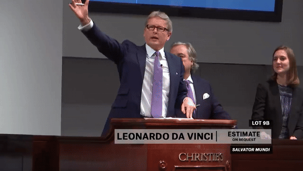 레오나르도 다빈치가 그린 것으로 추정되는 그림 살바토르 문디가 뉴욕 크리스티 경매장에서 역대 최고가를 갱신하며 낙찰되는 모습. 박수 소리와 함께 환호성이 터져나왔다. [크리스티]