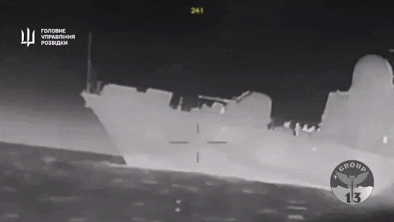 우크라이나군이 무인정 공격으로 러시아 흑해함대 초계함을 침몰시켰다. /우크라이나군 엑스