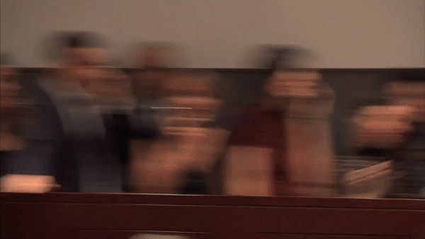 아메데오 모딜리아니가 그린 누워있는 나부가 뉴욕 크리스티 경매장에서 역대 최고가 누드화를 기록하며 낙찰되는 모습. [크리스티]